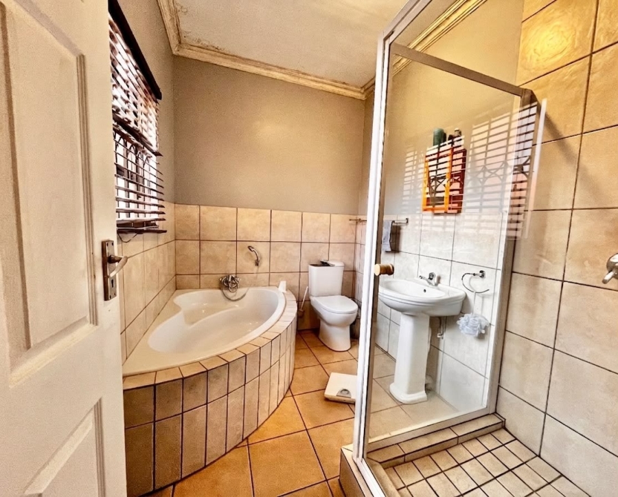 3 Bedroom Property for Sale in Waterval East North West